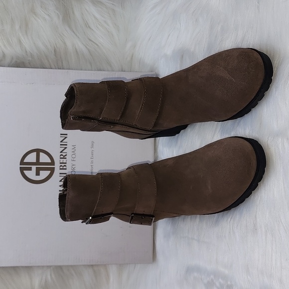 GIANI BERNINI Womens Taupe Buckle Accent Water Resistant Sashaa Round Toe Wedge - Picture 2 of 8